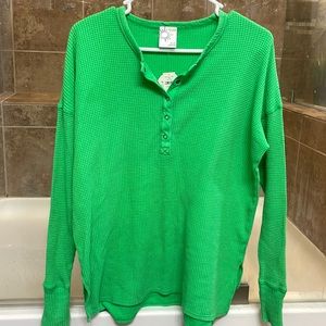 ***NWT*** vibrant green long sleeved top